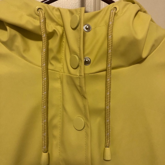 Yellow Raincoat - Picture 2 of 5